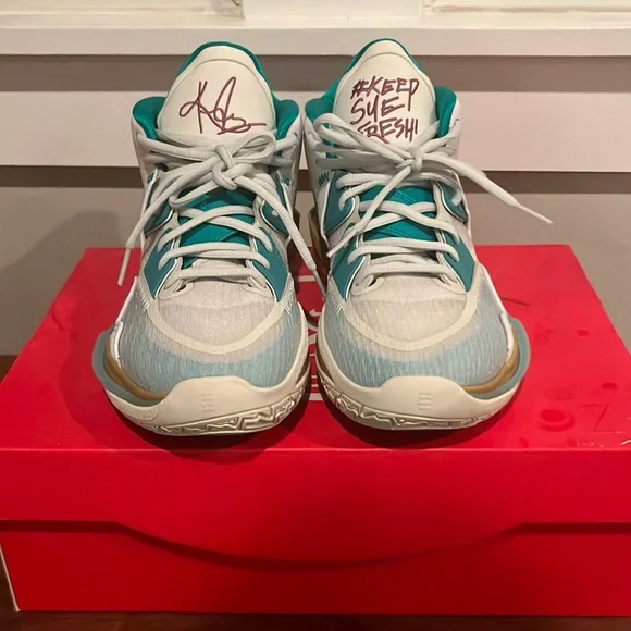 Nike | Shoes | Sue Bird X Kyrie Infinity Golden Tribute  display picture 2